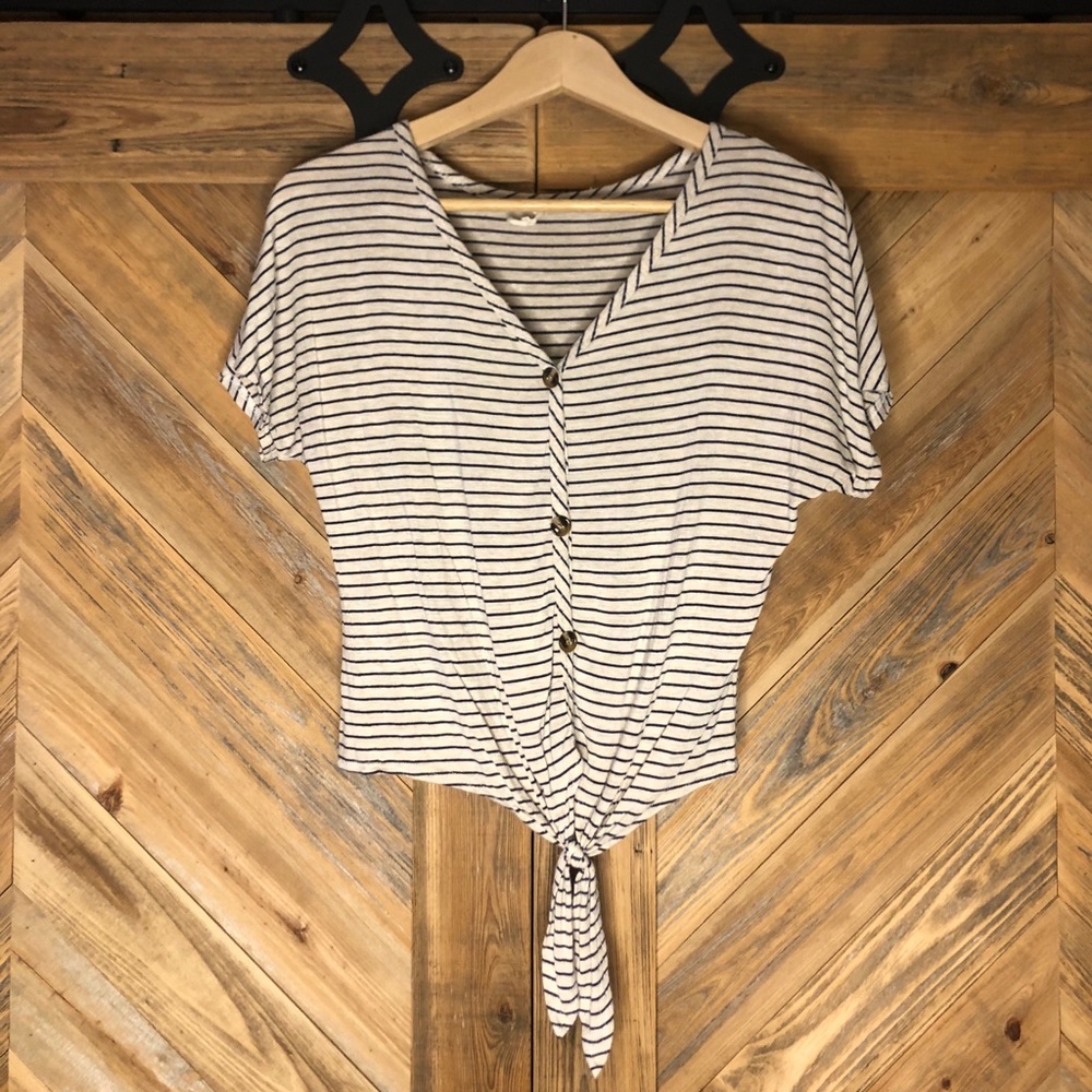 Loose short sleeve top